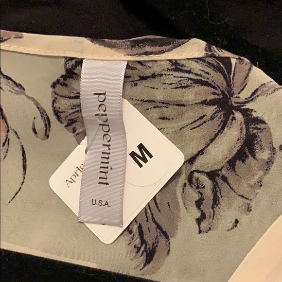 NWT. Floral and flowy romper. - Picture 5 of 6